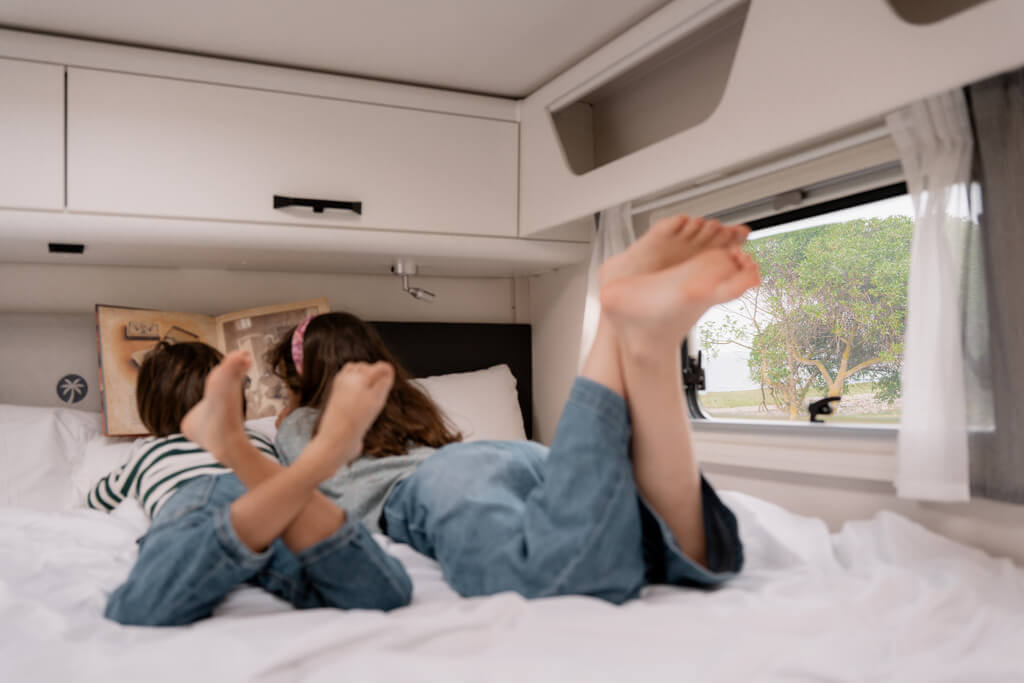 alquiler de autocaravana en asturias cama marieta