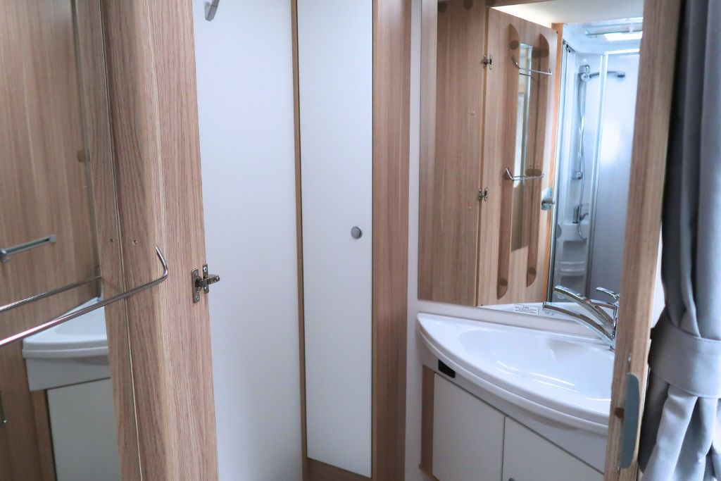 alquiler de autocaravana en asturias baño lola alquiler de autocaravana en asturias baño lola